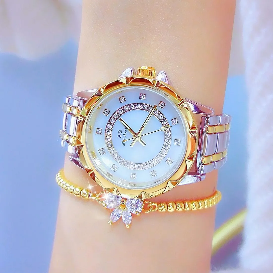 Elegant Lace Women Watch - Golden